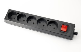 Gniazdo przenośne pięciokrotne 16A 2P 250V z wyłącznikiem czarne GN-560WS