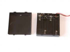 Koszyk na 4 baterie AA, pokrywa, wyłącznik