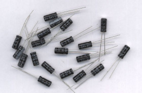 47uF/25V/105C (OPAK. 20 SZT.) KONDENSATOR ELEKTROLITYCZNY