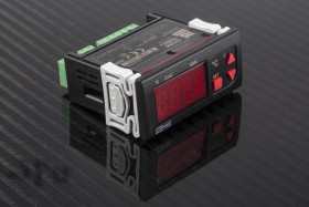 Regulator temperatury wł./wył. RS PRO Uz: 230 V AC wyjście Przekaźnik, SSR 2-wyjściowy wejście Termopara 77 x 35mm