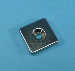 MAGNES KWADRAT Z OTW. 20x20x4mm 9/4mm