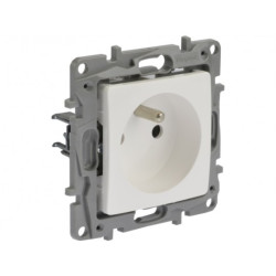 Gniazdo zasilające pojedyncze NILOE białe [2P+Z] 16A Legrand