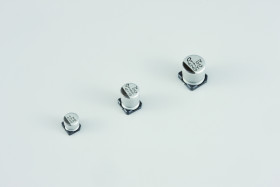 Aluminiowy kondensator elektrolityczny 68μF 50V dc SMD Nichicon 8(Dia.) x 10mm