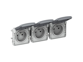 PLEXO IP55 Gniazdo potrójne z uziemieniem poziome szare 069564 LEGRAND