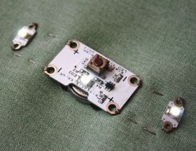 Electro-Fashion Błyskacz, białe diody LED i nić przewodząca (Kitronik 2719)