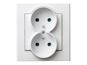 SONATA Gniazdo podwójne z uziemieniem IP20 z przesłonami z ramką biały GP-2RZP/00 OSPEL