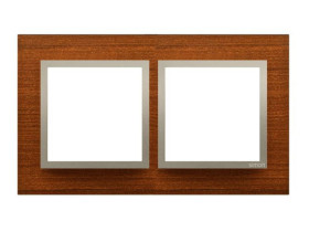 SIMON 54 Ramka 2 podwójna Nature-Drewno ZŁOTY ORZECH IP20/IP44* (*IP44-należy zastosować zestaw uszczelek DUN2) DRN2/86 KONTAKT