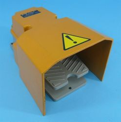 PRZEŁ.NOŻNY 10A/250V ON-OFF PN-23 BEZ KA