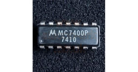 7400 (MC74009P) quad 2-input NAND gates - Motorola