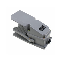 Przełącznik pedał PN-03 LT4 nożny z osłonąON-(ON)15A 250V LT4