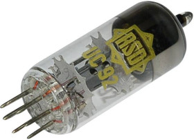 Lampa elektronowa UC UC 92 = 9 AB 4 BTB Vertrieb UC 92 = 9 AB 4 Ilość styków 7 Trzonek miniaturowy Opis: Trioda