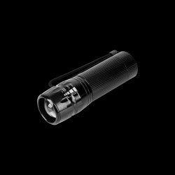 Latarka ręczna LED 5W Rebel + zoom 4xAAA w pokrowcu / URZ0939