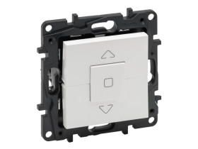 NILOE STEP Wyłącznik roletowy 3-pozycyjny góra stop dół 6AX biały 863144 LEGRAND