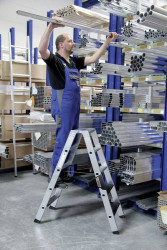 MUNK Günzburger Steigtechnik 43803 aluminium Drabina składana ze stopniem Maksymalna wysokość robocza: 2.25 m