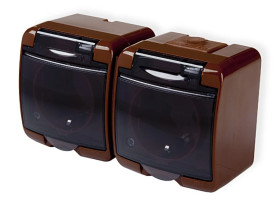 JUNIOR Gniazdo podwójne z/u SCHUKO (klapka dymna) brązowy 4GHE-2sd