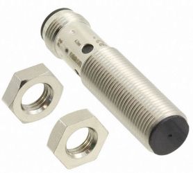 E2B-M12KS04-M1-B1, Czujnik indukcyjny, M12x1, PNP/NO, sr=4mm złącze M12x1, dł. obudowy 51mm (31 gwintu), czoło częściowo zakryte