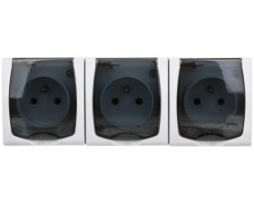 MADERA Gniazdo hermetyczne potrójne z/u IP44 klapka przezroczysta białe GNH-3NZ/00/d