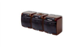 Junior Gniazdo Potrójne Z/U (Klapka Dymna) Brązowy Ip54 4Ghe-3D