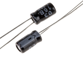 Kondensator 10μF 35V dc Radialny, Otwór przelotowy RS PRO roztaw: 1.5mm 4 (Dia.) x 7mm