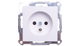 Merten System M Gniazdo Pojedyncze Z/U 16A Ip20 Z Przesłonami Białe Mtn2500-0325