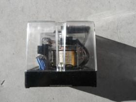 Przekaźnik RU-400 220V 50Hz Nowe RU-422-220-4 z wskaźnikiem mechanicznym