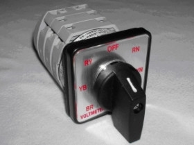 Przełącznik pomiaru napięcia EŁK 16 4b 41.01 004772160