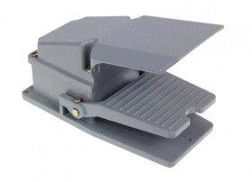 Przełącznik nożny pojedynczy z obudową 15A nacisk 3,2kg P1-O