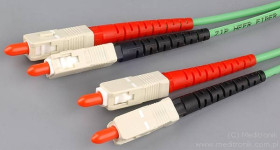 Patchcord ÅwiatÅowodowy SC-SC OS1 9/125Âµm SM duplex dÅ.1m wykonywany na zamÃ