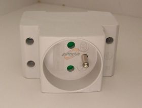 SN216 Gniazdo na szynę 230V Hager