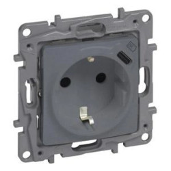 Niloe Selection Gniazdo 2p+z płaskie 16A 250V + USB typ c w plakietce (z przesłoną, zaciski automatyczne) stal 762396