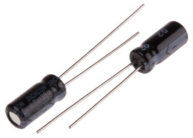 Kondensator 4.7μF 35V dc Radialny, Otwór przelotowy RS PRO roztaw: 2mm 5 (Dia.) x 11mm