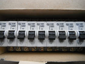 Wyłącznik instalacyjny typu S różne typy S161 S162 S163 Fael