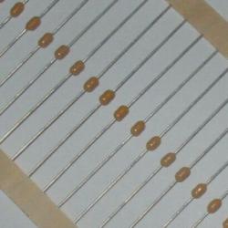 Kondensator monolityczny osiowy 33pF 100V [ opakowanie 100 sztuk]