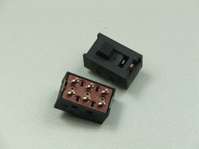 Przełącznik suwakowy XN-2-2208 8A 250VAC;2xON;do druku