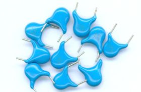 470pF/2000V r=7,5mm KONDENSATOR (10 SZTUK)