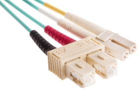 Kabel światłowodowy długość: 2m Z zakończeniem złącze B<B>: SC złącze A: LC średnica: 900μm Wielomodowy 0.8