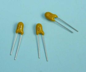 CT 4,7uF/25V TANTAL 5x8