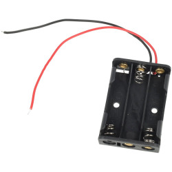 Koszyk na baterie 3 x AAA płaski z przewodem