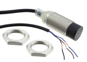 Czujnik zbliżeniowy M18 Indukcyjny 16 mm Omron Niewpuszczany 12 → 24 V DC długość 56mm Gwintowany