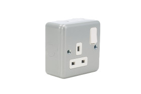 Gniazdo wtykowe Typ G - brytyjski natynkowe MK Electric z przełącznikiem 13A