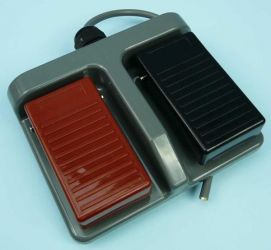 PRZEŁ.NOŻNY PODW.10A/250V ON-OFF Z PRZEW