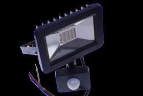 Lampa zewnętrzna LED 30W z czujnikiem IP65 2400lm 4000K