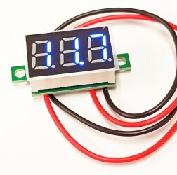 Woltomierz panelowy LED 4.5V-30V niebieski