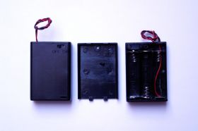 Koszyk na baterie 3AA z włącznikiem