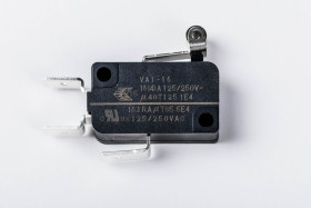 Mikroprzełącznik błyskawiczny z dźwignią z rolką Zippy SPDT