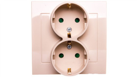 Kier Gniazdo Podwójne B/U Schuko Z Przesłonami Beżowe Gp-2Wsp/01