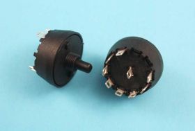 1-SEK 1-8 POZ 4A/250V PRZEŁ.OBROTOWY