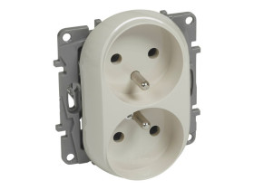 NILOE Gniazdo podwójne do ramek wielokrotnych bez przesłon zaciski śrubowe kremowe 764662 LEGRAND