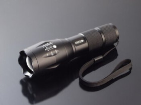 latarka diodowa Ultrafire E17 XM-L + akumulator + ładowarka + uchwyt