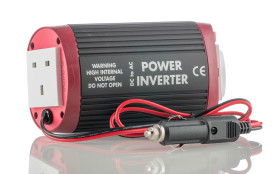 Przetwornica napięcia 12V dc / 230V ac moc wyjściowa 150W Sterling Power 15A 90